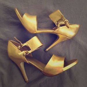 Gold pumps - Nine West